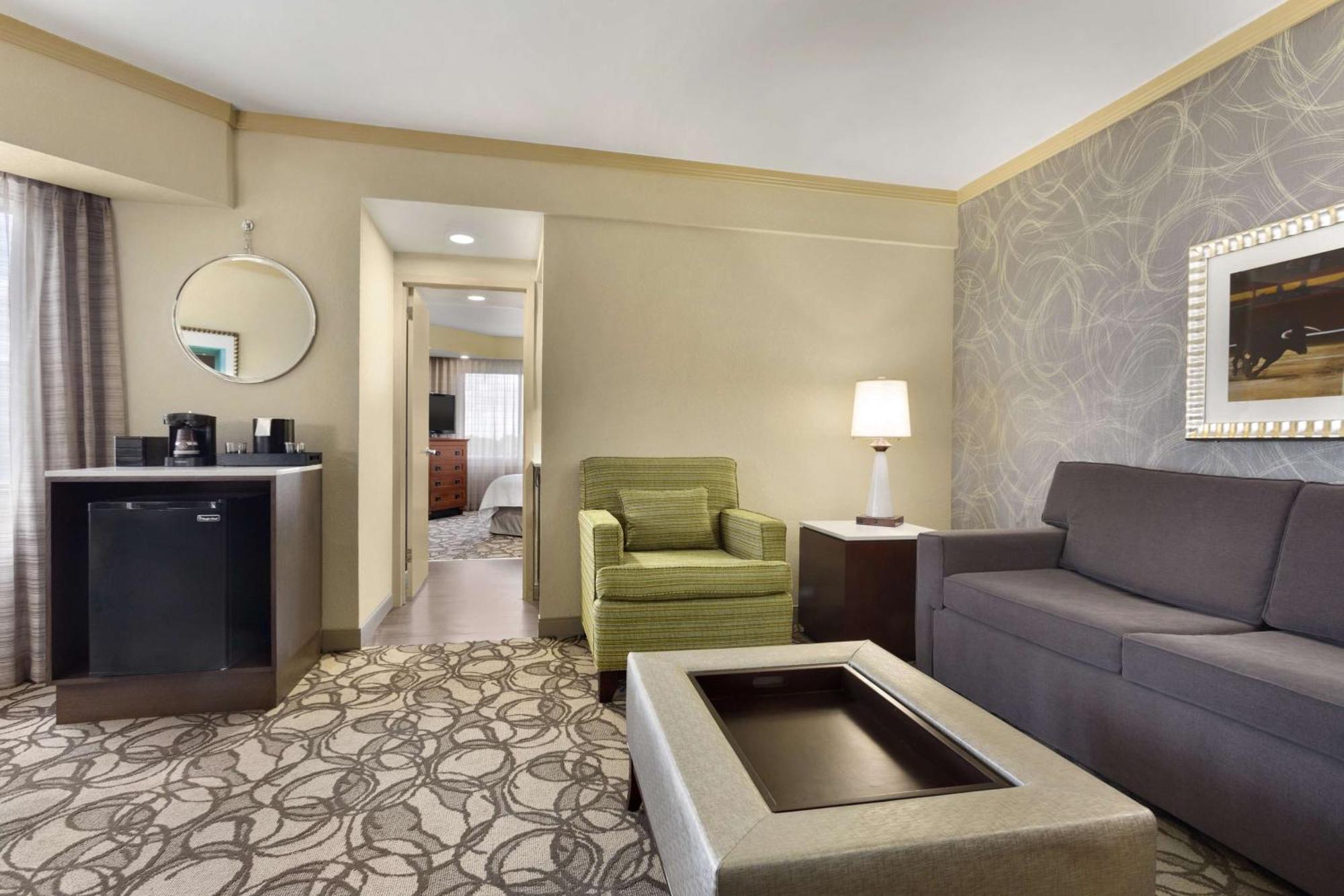 Embassy Suites San Antonio Airport מראה חיצוני תמונה